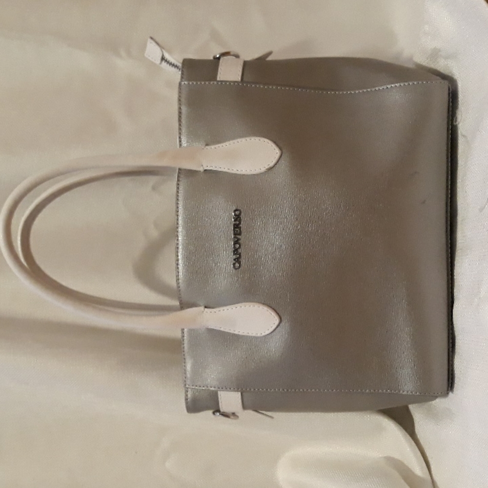 Silver Capoverso handbag with white handles and golden interior